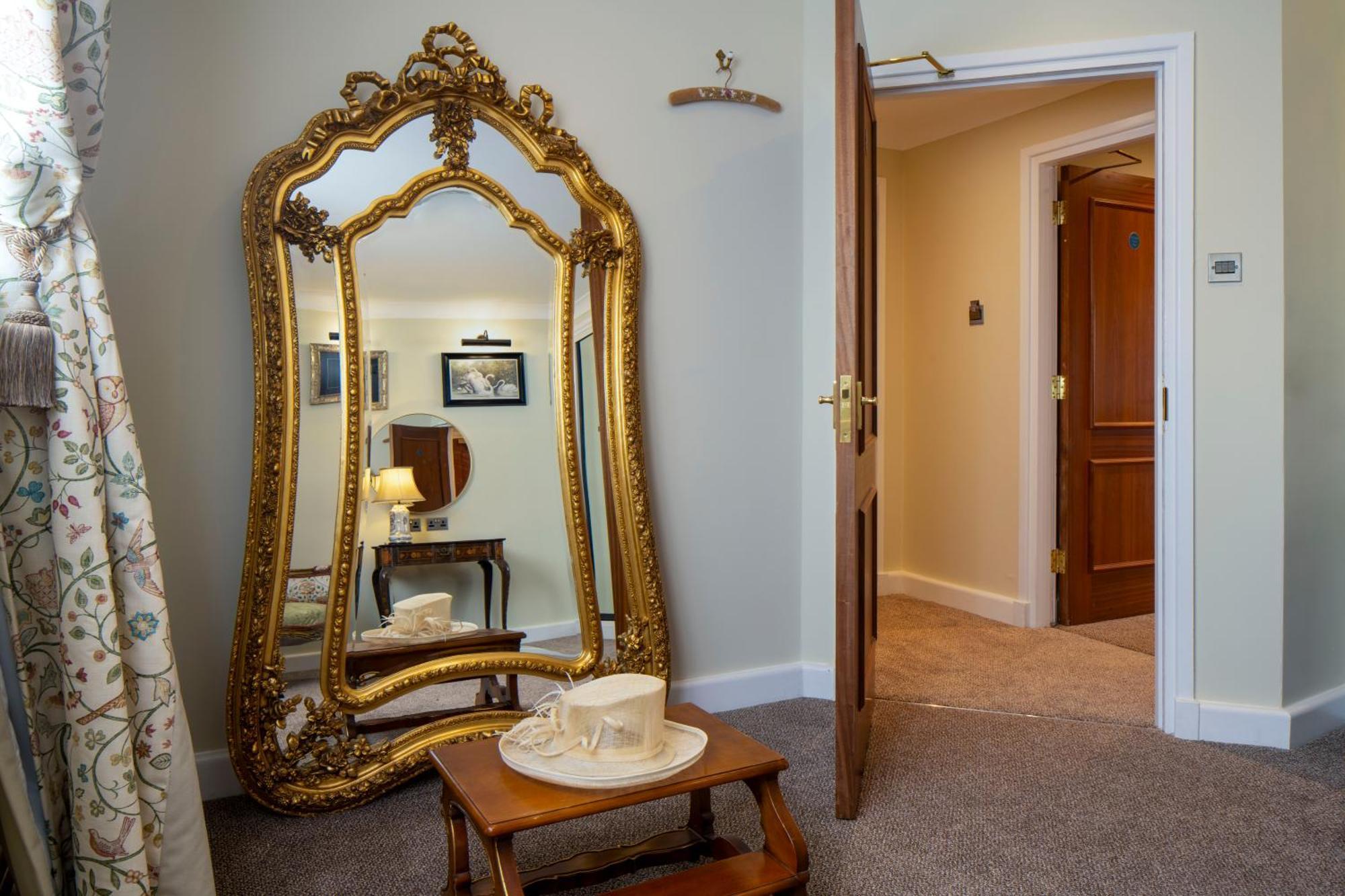 The Three Swans Hotel, Market Harborough, Leicestershire Bagian luar foto
