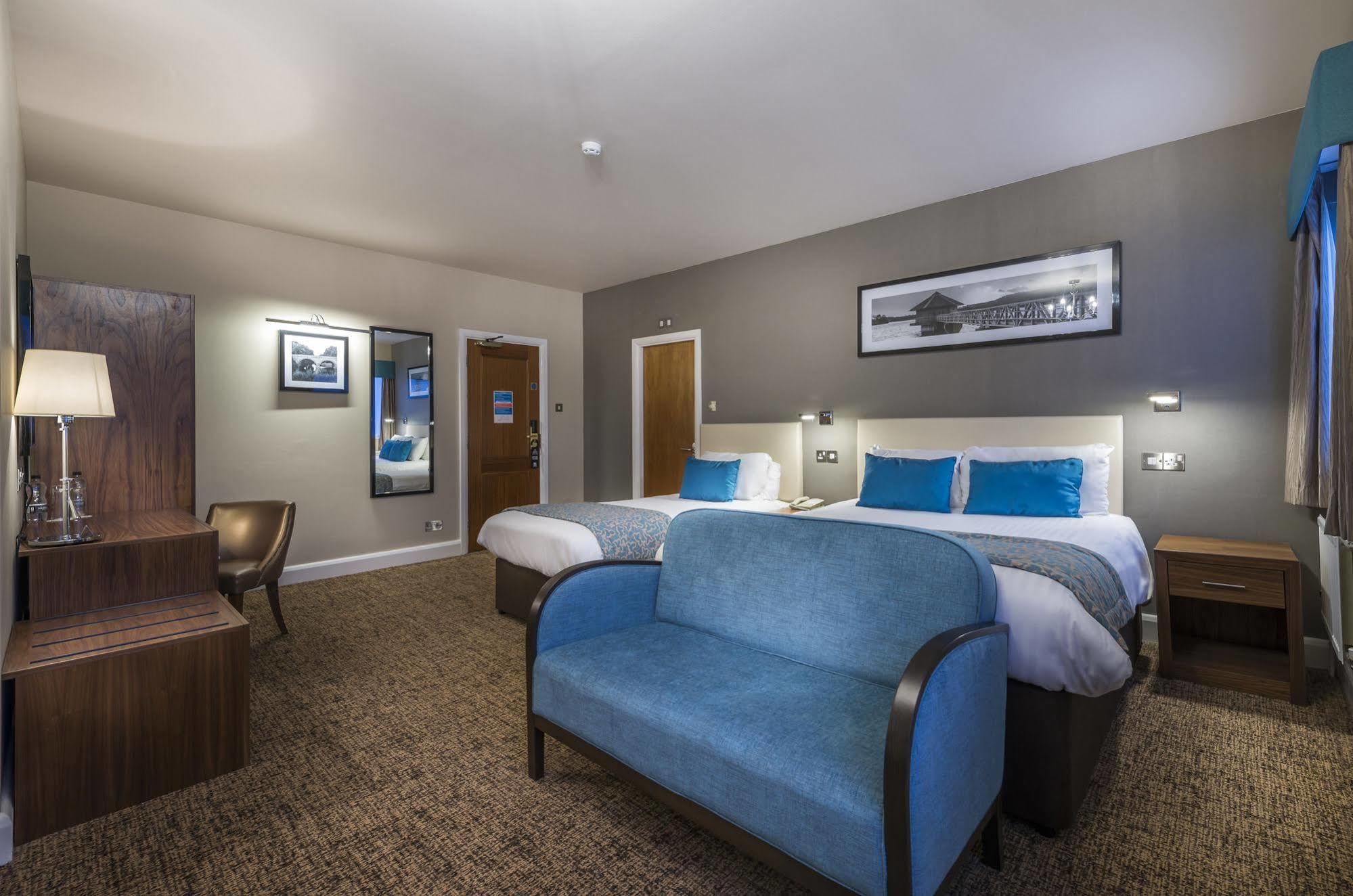 The Three Swans Hotel, Market Harborough, Leicestershire Bagian luar foto
